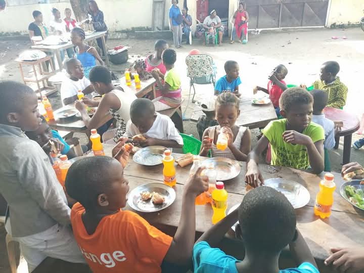 Enfants de l’Orphelinat Nouvelle des Destinées à Douala au Cameroun